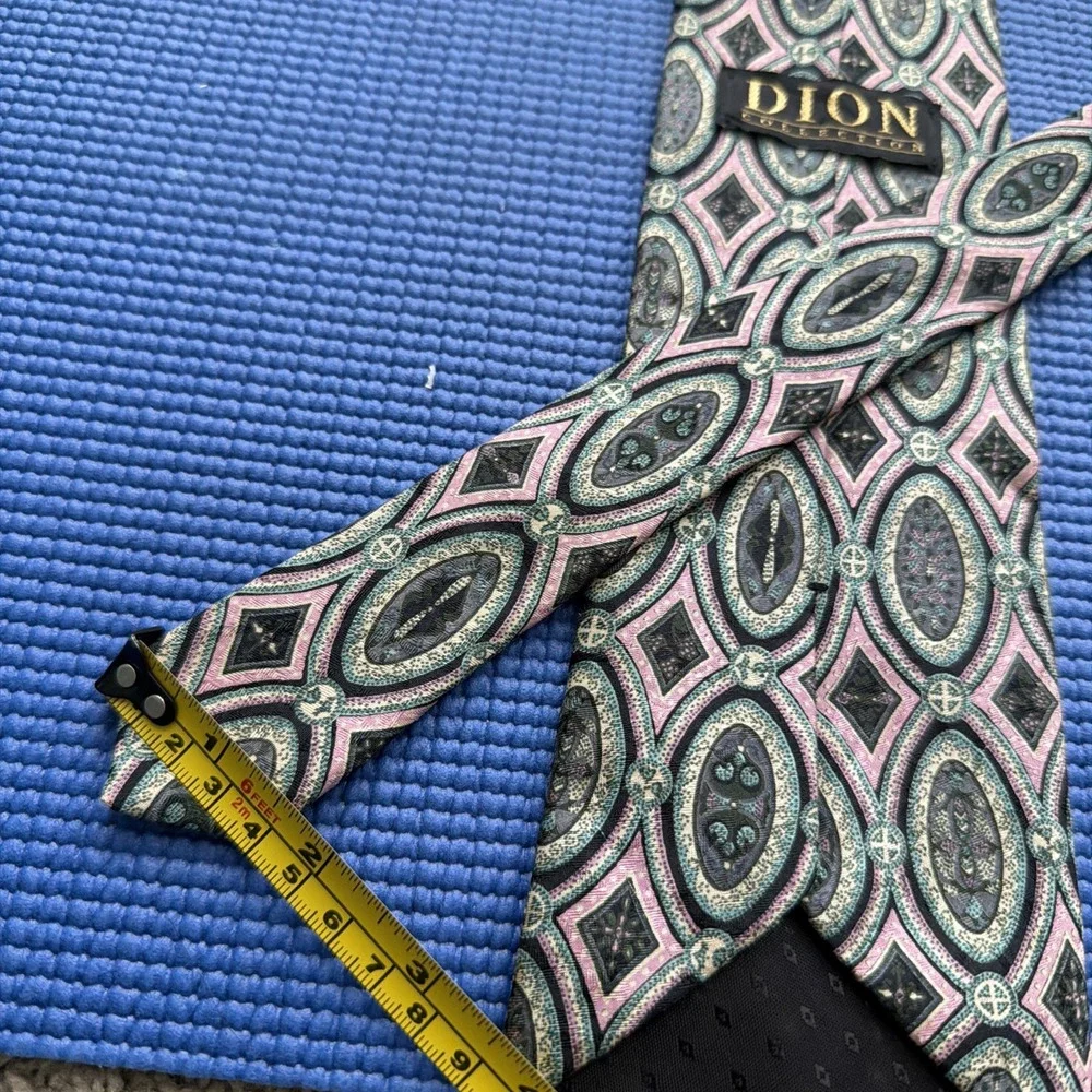 DION COLLECTION MADE IN CANADA TIE- DESIGNER TIES. 100% SILK- Excellent content